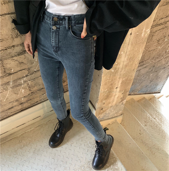 Blugi de dama Model slim cu talie inalta intr-o culoare inchisa