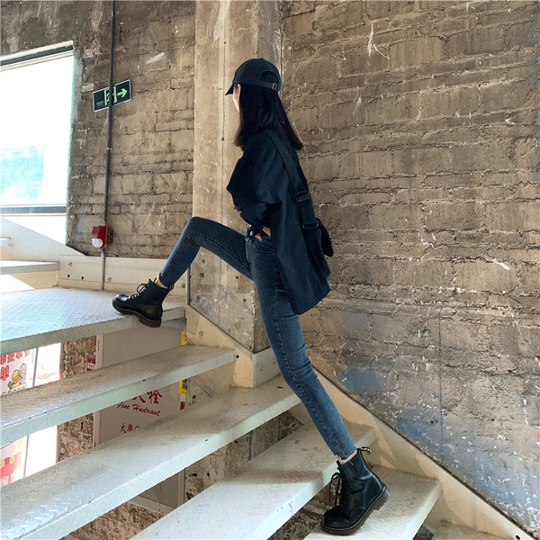 Blugi de dama Model slim cu talie inalta intr-o culoare inchisa