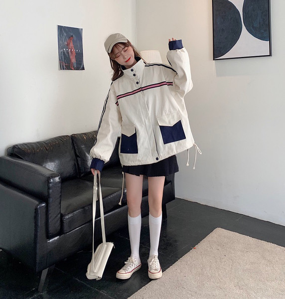 Jachetă lungă lată de damă cu guler semi-înalt