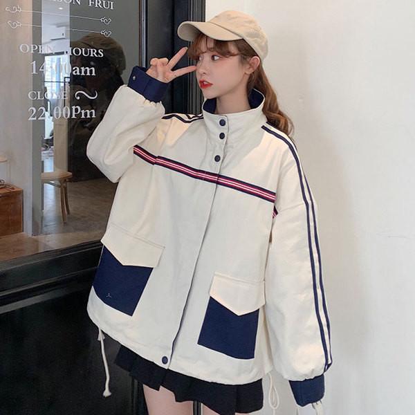 Jachetă lungă lată de damă cu guler semi-înalt