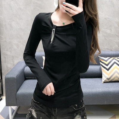 Γυναικεία casual μπλούζα σε διάφορα χρώματα με μεταλλικό στοιχείο