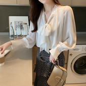 Cămașă largă de damă modernă de culoare albă