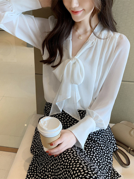 Cămașă largă de damă modernă de culoare albă