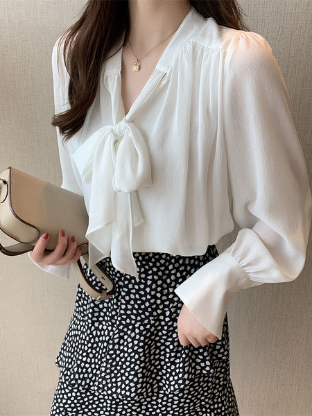 Cămașă largă de damă modernă de culoare albă