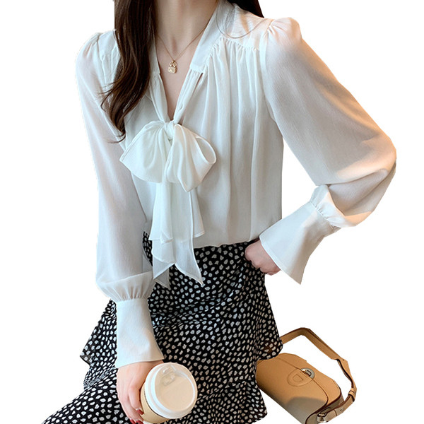 Cămașă largă de damă modernă de culoare albă