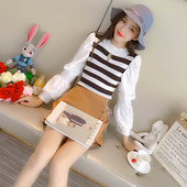 Μοντέρνα γυναικεία κοντύ μπλε με ωοειδές λαιμόκοψη