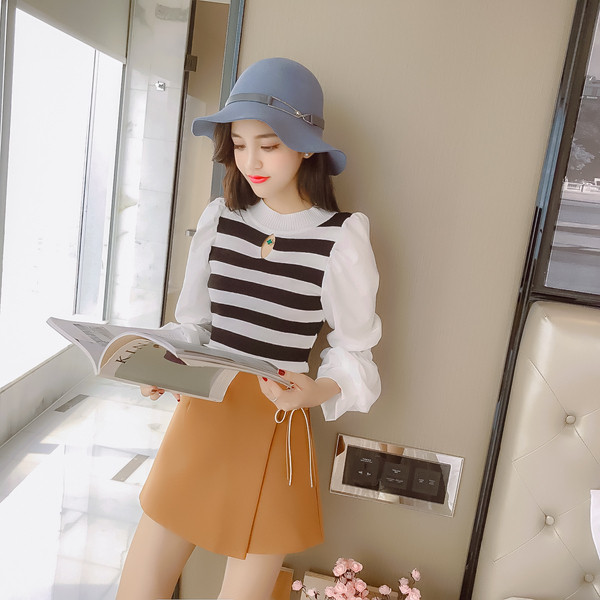 Μοντέρνα γυναικεία κοντύ μπλε με ωοειδές λαιμόκοψη