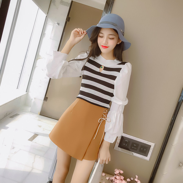 Μοντέρνα γυναικεία κοντύ μπλε με ωοειδές λαιμόκοψη