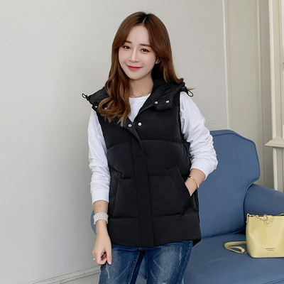 Μοντέρνο γυναικείο γιλέκο με κουκούλα σε λευκό και μαύρο χρώμα