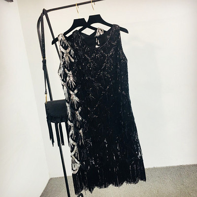 Γυναικείο κομψό φόρεμα με πούλιες και λαιμόκοψη