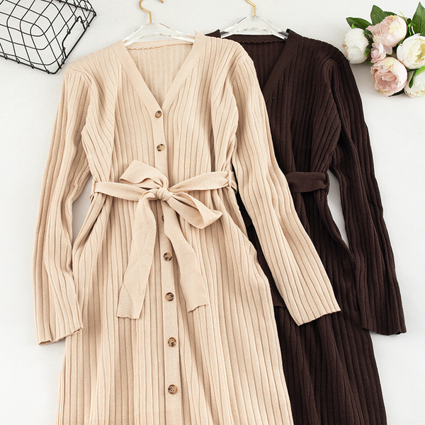 Modern női ruha hosszú karral és övvel, négy színben