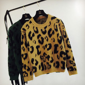 Γυναικείο πουλόβερ με στρογγυλό ντεκολτέ και ζωικό μοτίβο