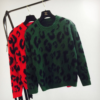 Γυναικείο πουλόβερ με στρογγυλό ντεκολτέ και ζωικό μοτίβο