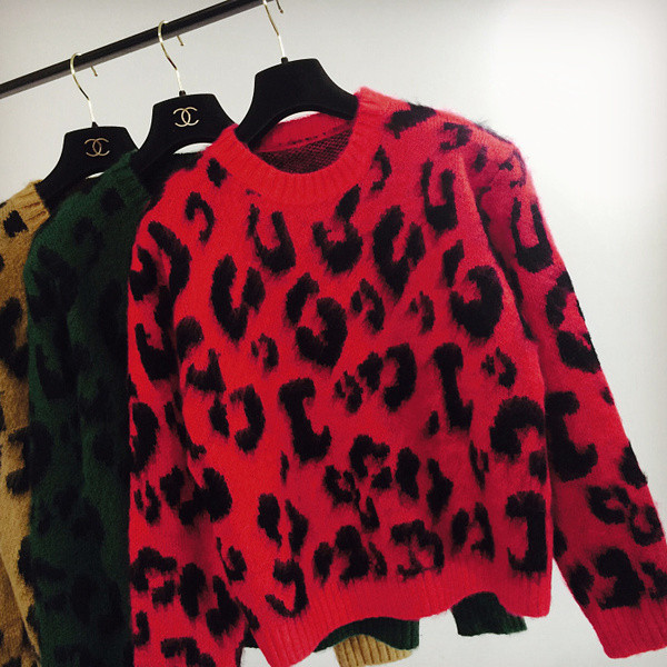 Γυναικείο πουλόβερ με στρογγυλό ντεκολτέ και ζωικό μοτίβο