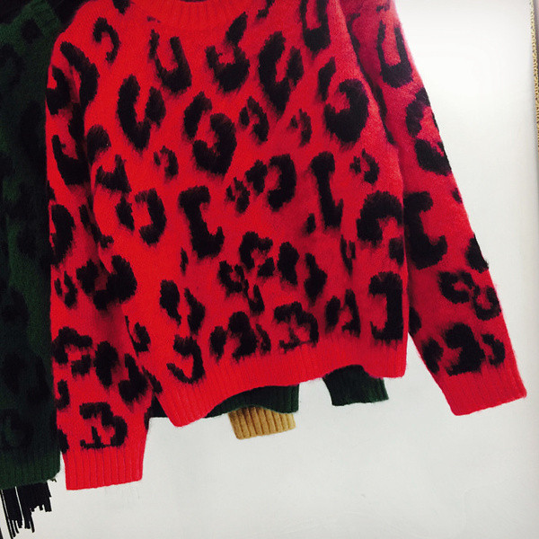 Γυναικείο πουλόβερ με στρογγυλό ντεκολτέ και ζωικό μοτίβο