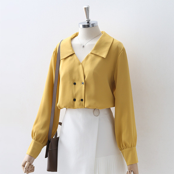 Cămașă modernă de damă cu decolteu în V și închidere dublă de culoare galbenă