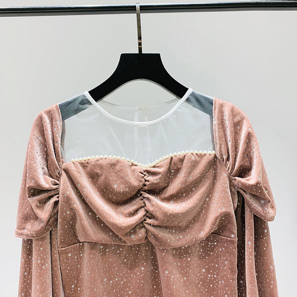 Női blúz új modell tüll és fényes hatású rózsaszín és fekete színben