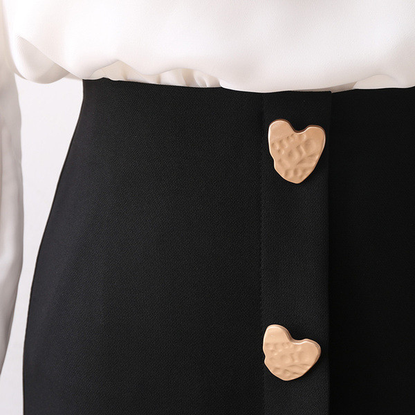 Fusta de dama eleganta cu talie inalta si nasturi aurii in negru