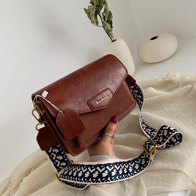 Női táska hosszú füllel fekete, kék, zöld és barna színekben