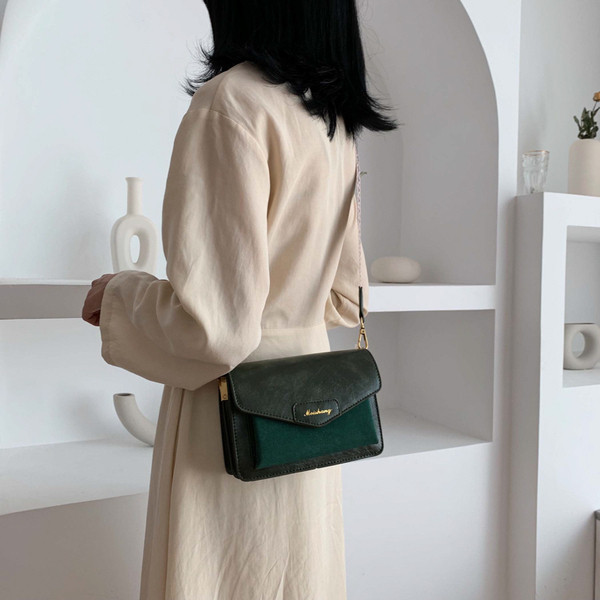 Női táska hosszú füllel fekete, kék, zöld és barna színekben