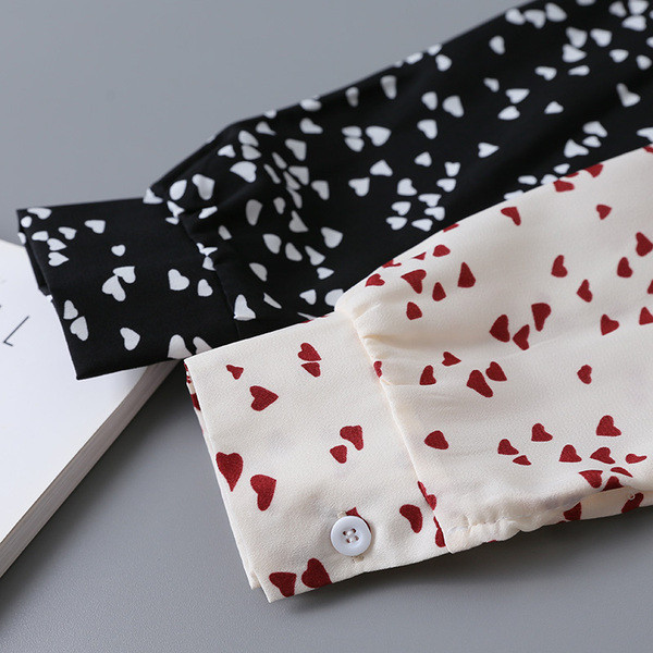 Modern női ing színes mintával fehér és fekete színben