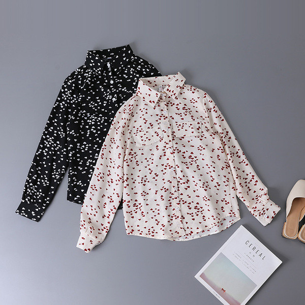 Modern női ing színes mintával fehér és fekete színben