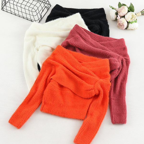 Γυναικείο μοντέρνο πουλόβερ με μακριά μανίκια και γυμνά ώμους σε τέσσερα χρώματα