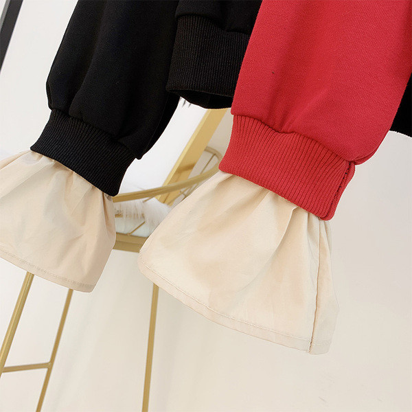 Γυναικείο πουλόβερ με κολάρο σε μαύρο και κόκκινο χρώμα