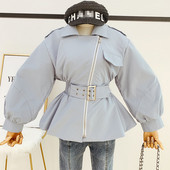 Modern női kabát övvel és aszimmetrikus rögzítéssel, négy színben