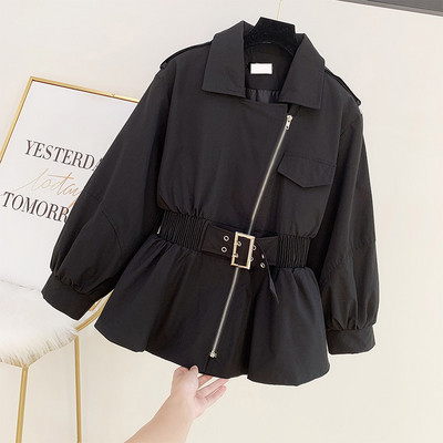 Modern női kabát övvel és aszimmetrikus rögzítéssel, négy színben