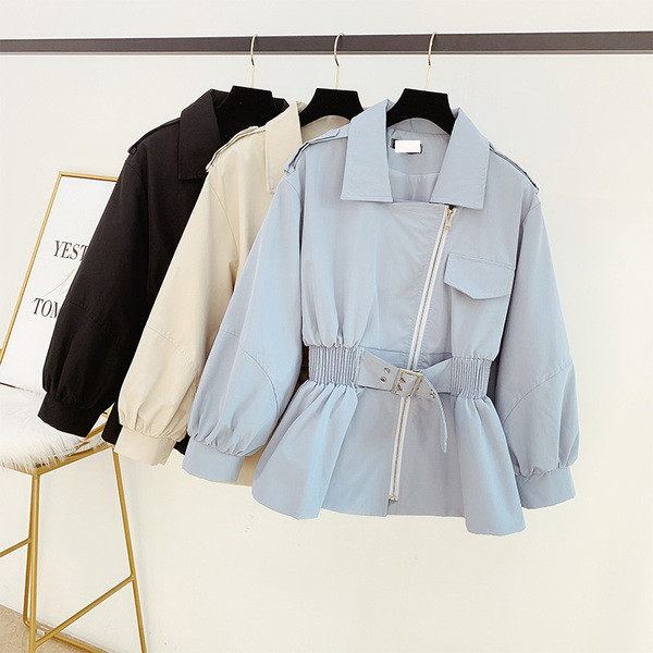 Modern női kabát övvel és aszimmetrikus rögzítéssel, négy színben