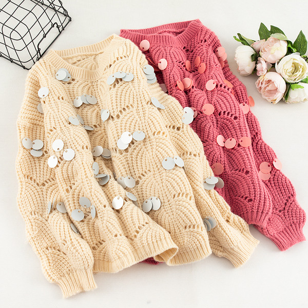 Κομψό γυναικείο πουλόβερμε πούλιες και οβάλ λαιμόκοψη σε τρία χρώματα