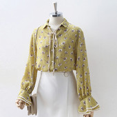 Γυναικείο πουκάμισο με έγχρωμο τύπωμα και λωτού μανίκια σε κίτρινο χρώμα