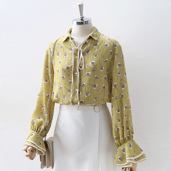 Γυναικείο πουκάμισο με έγχρωμο τύπωμα και λωτού μανίκια σε κίτρινο χρώμα