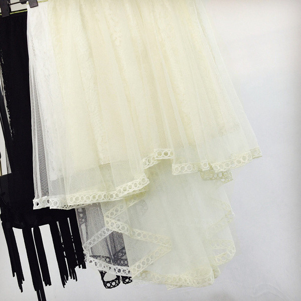 Fusta de dama cu model asimetric din dantela alb-negru