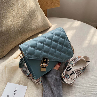 Modern női táska hosszú mintás fogantyúval, fém elemekkel