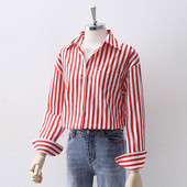 Ριγέ γυναικείο πουκάμισο με κλασικό γιακά με κόκκινο χρώμα