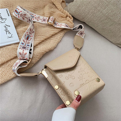 Modern női táska fekete, piros, bézs és barna színekben