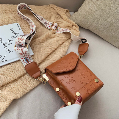 Modern női táska fekete, piros, bézs és barna színekben