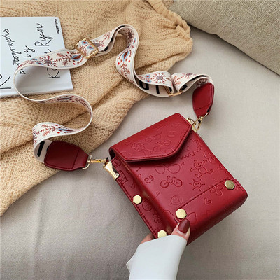 Modern női táska fekete, piros, bézs és barna színekben