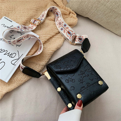 Modern női táska fekete, piros, bézs és barna színekben