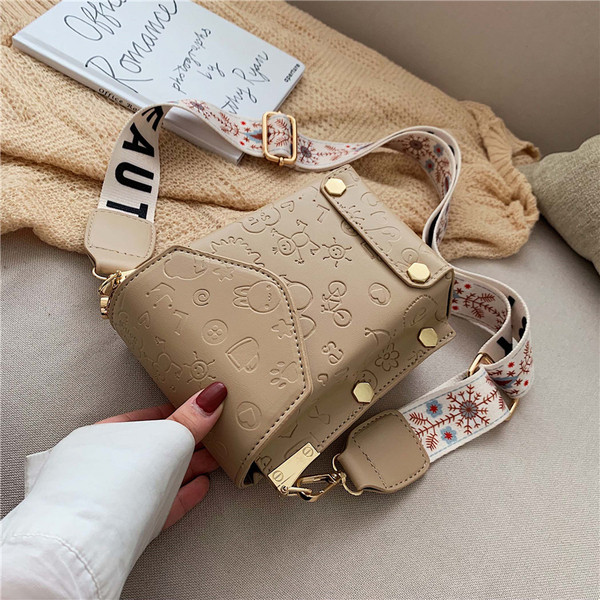 Modern női táska fekete, piros, bézs és barna színekben