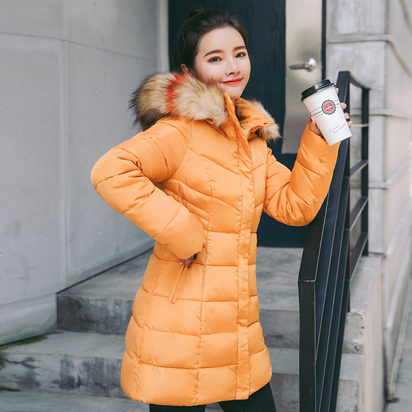 Modern női kabát gombokkal és kapucnival, különböző színekben