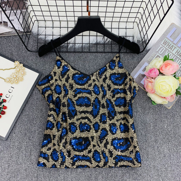 Stílusos női felső vékony pántokkal és flitterekkel