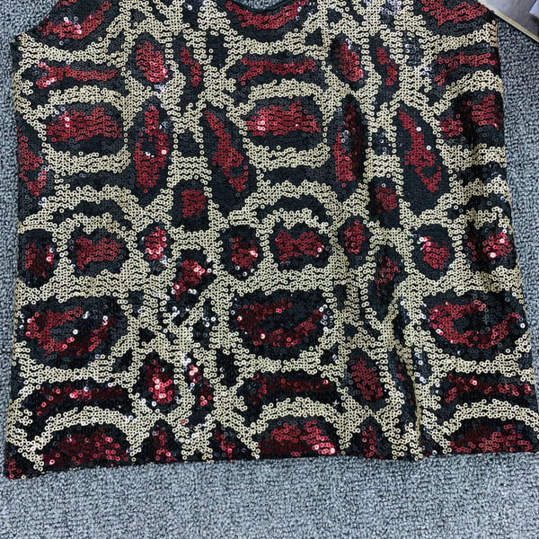 Stílusos női felső vékony pántokkal és flitterekkel