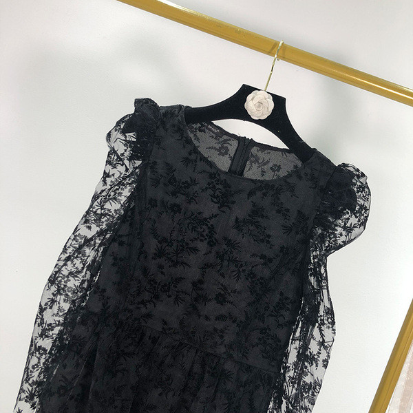 Rochie de dama eleganta din dantela, cu maneci lungi, de culoare neagra