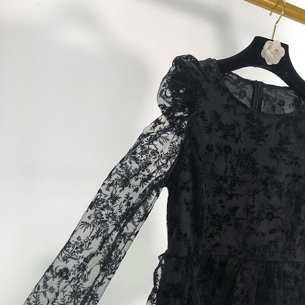 Rochie de dama eleganta din dantela, cu maneci lungi, de culoare neagra