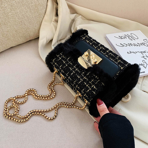 Geanta de dama moderna cu puf si inchizator metalic