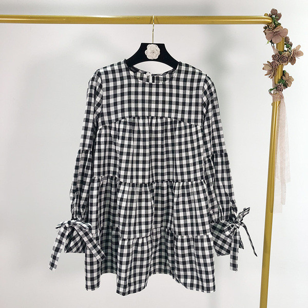 Modern női kockás blúz, hosszú ujjal és nyakkendővel