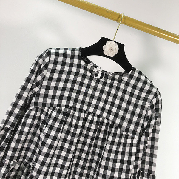 Modern női kockás blúz, hosszú ujjal és nyakkendővel